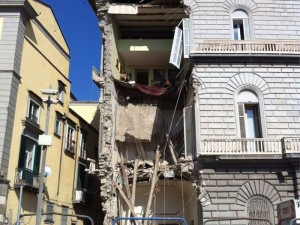 Crollo-palazzo-Riviera-di-Chiaia