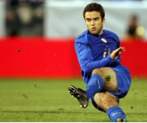 rossi-giuseppe-nazionale-giocatore-della-fiorentina-tifosi-viola