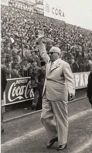 Il giro di campo di Lauro allo stadio