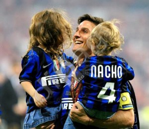 javier-zanetti-and-his-children-0000034921
