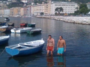 de-magistris-cammina-in-mare