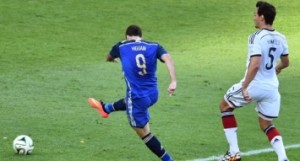 Higuain si mangia il gol del vantaggio