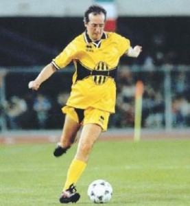 walter-veltroni-gioca-323222_tn