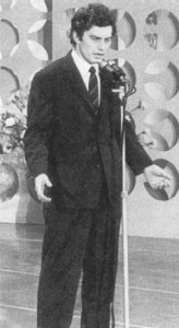 Luigi Tenco E' morto trentacinque Sanremo fa in una camera dell'Hotel Savoy che non esiste più. Quel 1967