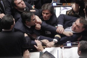 camera-pugni-tra-barbaro-e-rainieri