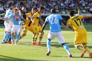 La mischia del primo gol del Parma