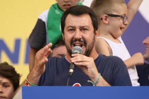Lega: Salvini, la ruspa la uso per Renzi