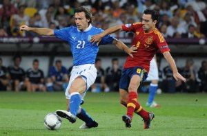 Andrea_Pirlo_and_Xavi_Euro_2012_final