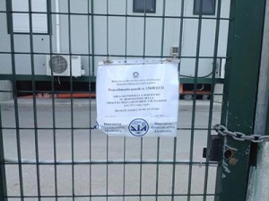 La Direzione Investigativa Antimafia di Salerno ha effettuato controlli e sequestri nei cantieri di Porta Ovest, nell'area portuale di Salerno.
