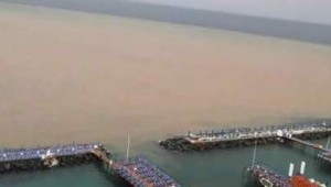 mare-marrone-sporco-sorrento-diario-partenopeo-660x375