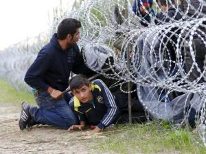 2015-08-26T070618Z_330884784_GF10000182990_RTRMADP_3_EUROPE-MIGRANTS-HUNGARY-019-U43030410509211w-U431104511127231L-593x443@Corriere-Web-Nazionale