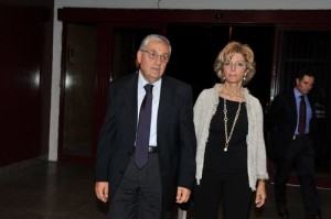 GIUSEPPE-PIGNATONE-PROCURATORE-CAPO-CON-MOGLIE_resize