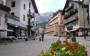 Isola_pedonale-di-Cortina_dAmpezzo-530x330