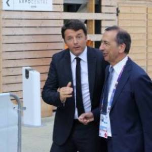 renzi-sala-705026_tn
