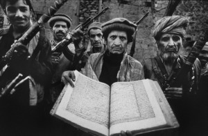 workshop-fotografia-francesco-cito-irfoss-riccardo-bononi-1980_09_11-Afghanistan_Mullah-e-Corano-678x446