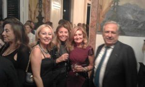 Enrico Auricchio con tre sue amiche