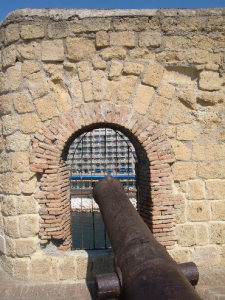 Napoli Castel dell'Ovo cannone2