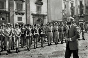 falcone al funerale da