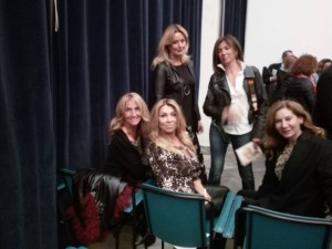 Edvige Nasti, Carmen Villani, Giusi Farina in piedi Donatella Cagnazzo e Paola Genevois
