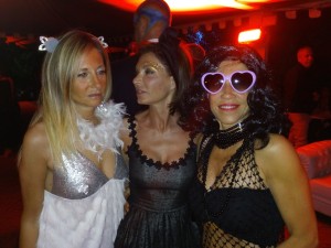 Giulia Gargiulo tra una irriconoscibile Fernanda Speranza ed una amica
